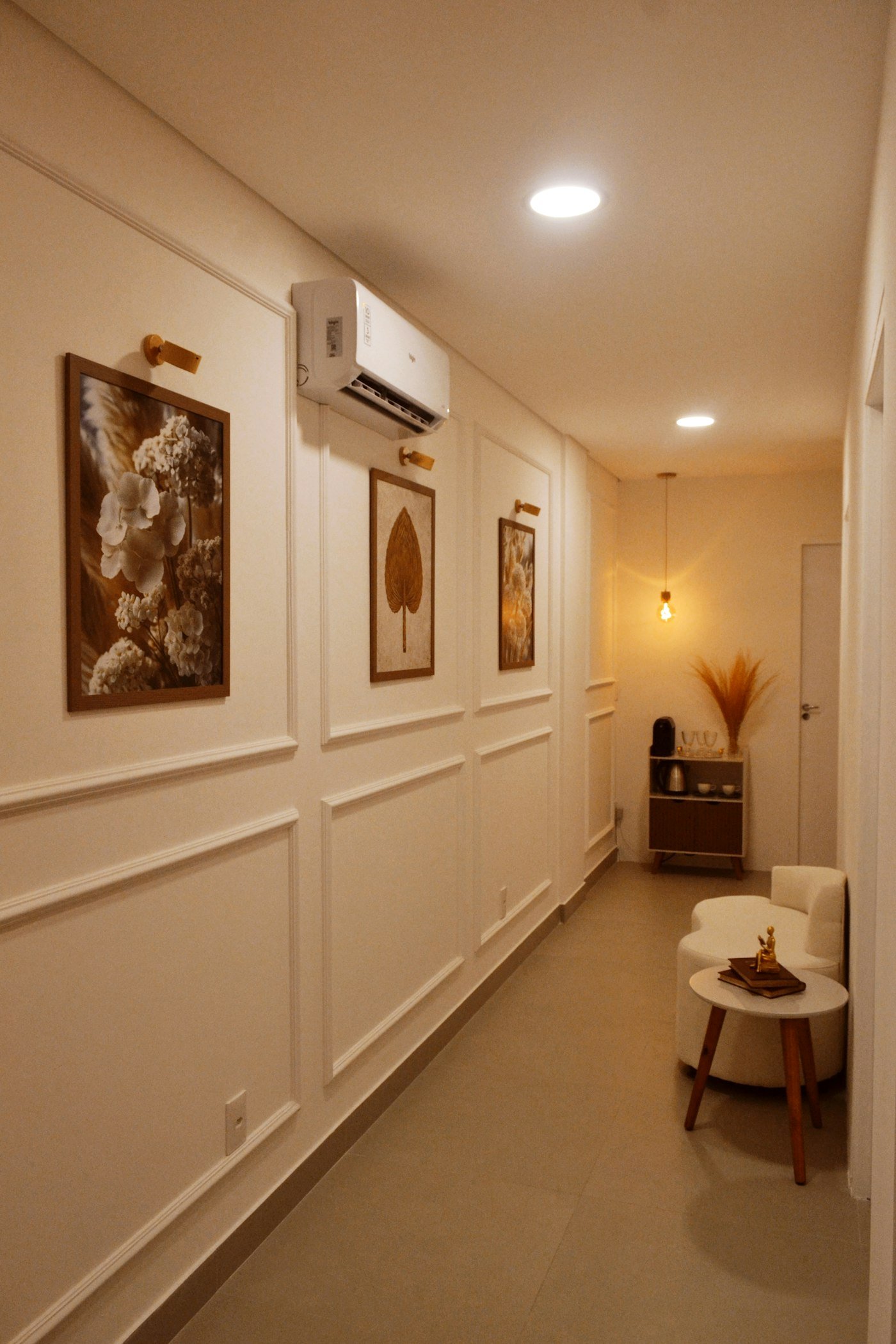 Couloir décoré de planches botaniques (photo provisoire)