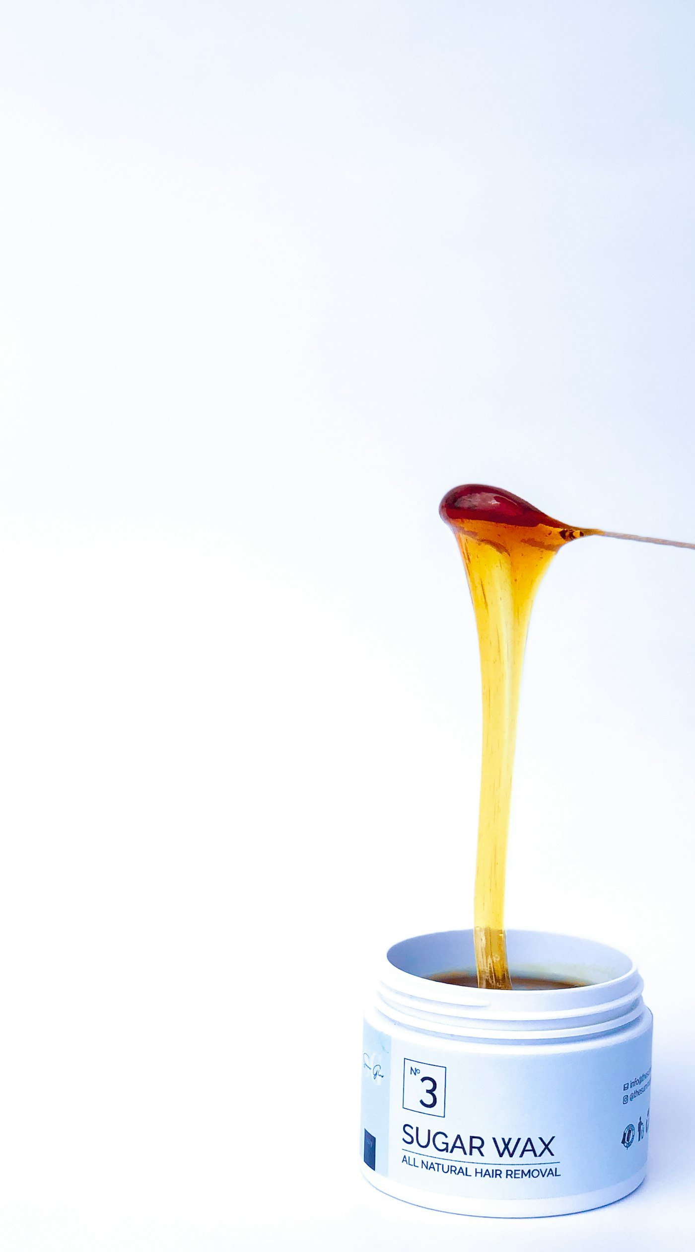 Pot de cire d'épilation et spatule